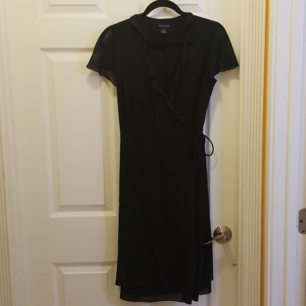 Ann Taylor Wrap dress, 100% Silk, Size 6